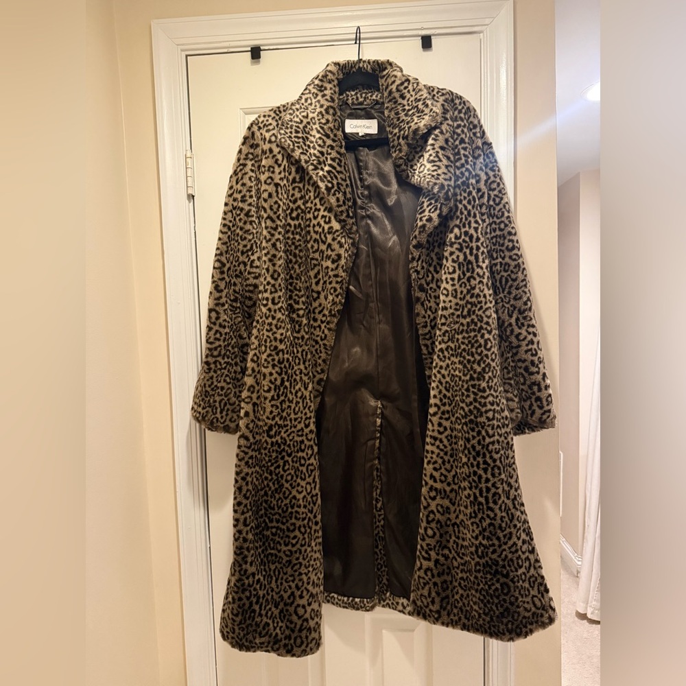 Calvin Klein Leopard Print Faux Fur Coat – Size Small – Chic Statement Piece